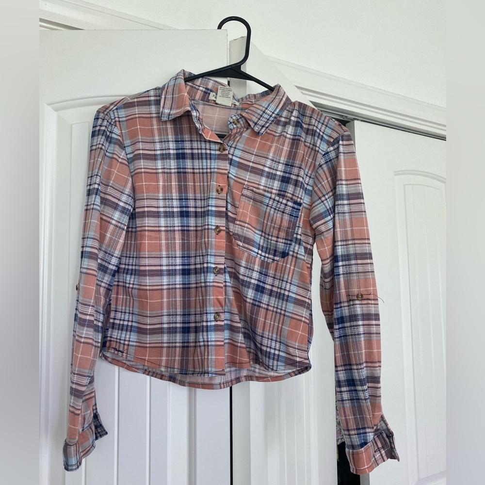 Girls passport large crowd strike button up top
